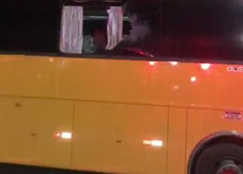 Ônibus com torcedores do Nacional de Patos é apedrejado em CG