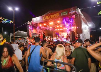 Blocos e shows de Bereguedê e James Sousa agitaram o domingo de Carnaval em Cabedelo