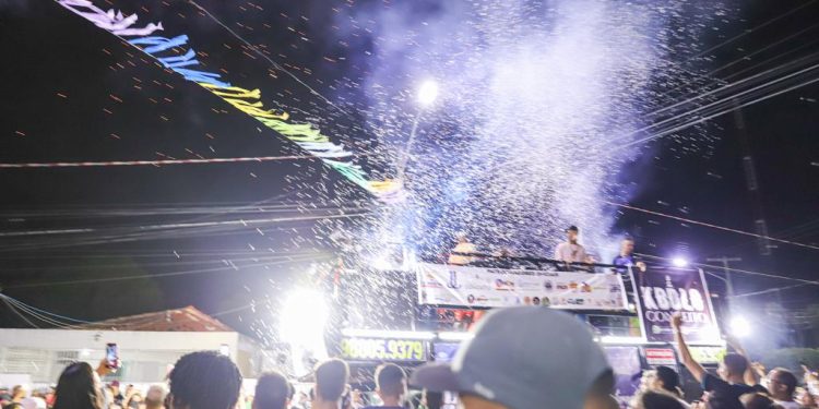 Blocos e shows de Bereguedê e James Sousa agitaram o domingo de Carnaval em Cabedelo