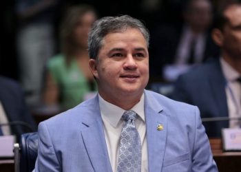 Efraim Filho apoia frente parlamentar em defesa da vida