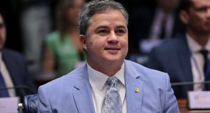 Efraim Filho apoia frente parlamentar em defesa da vida