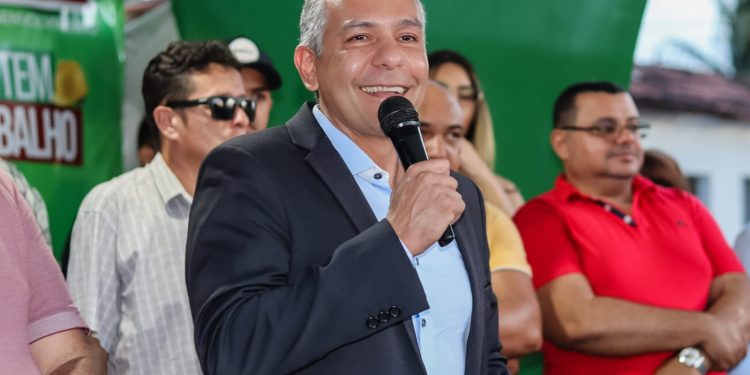 “Estamos construindo a Santa Rita que dá certo”, diz Emerson Panta ao entregar pacote de obras