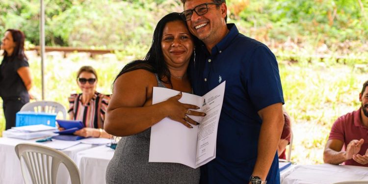 HABITA CABEDELO: Prefeitura entrega termos de posse e regulariza 80 moradias