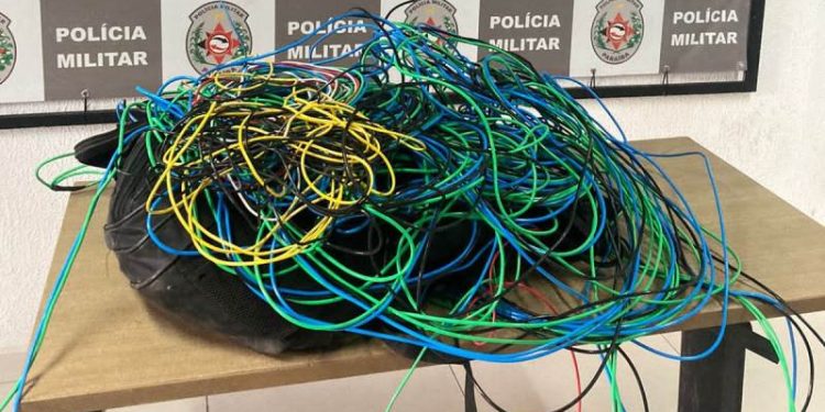 Polícia Militar prende mais um acusado de furtar fios de postes da Capital