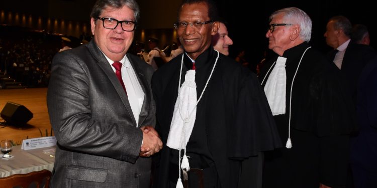 João Azevedo e Adriano Galdino destacam diálogo e harmonia na relação com o TJPB
