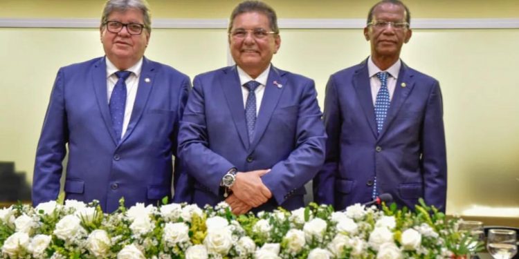 Adriano Galdino destaca que três filhos do povo comandam Executivo, Legislativo e Judiciário na Paraíba