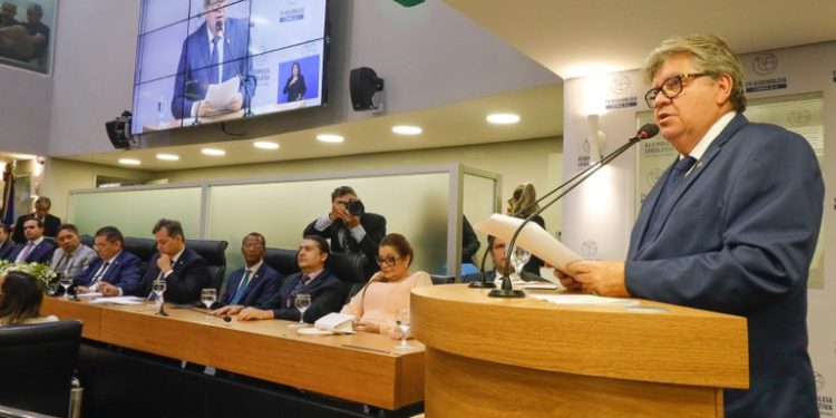 Em mensagem ao Poder Legislativo, João Azevêdo presta contas de ações e garante novos investimentos para 2023