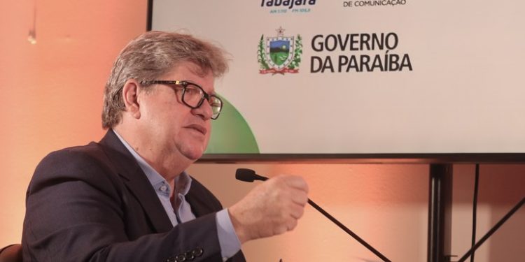João Azevêdo destaca que Rede Estadual superou número de redações de excelência no Enem 2022