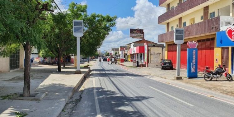 STTRANS Patos inicia a implantação de lombadas eletrônicas no bairro do Jatobá, zona sul da cidade
