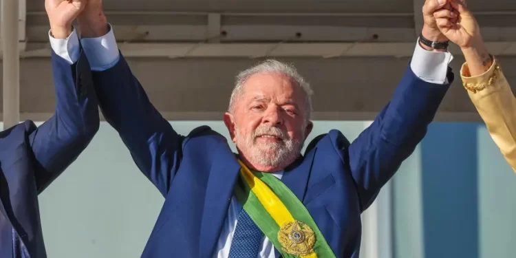 Lula impõe condição para concorrer à reeleição em 2026