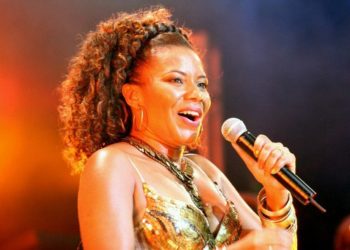 NESTA QUINTA: Margareth Menezes faz show na abertura do carnaval da Capital