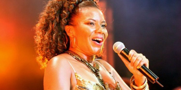NESTA QUINTA: Margareth Menezes faz show na abertura do carnaval da Capital