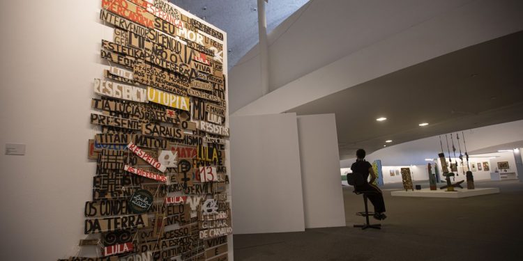 Um mês após atos golpistas, exposição em Brasília celebra a democracia