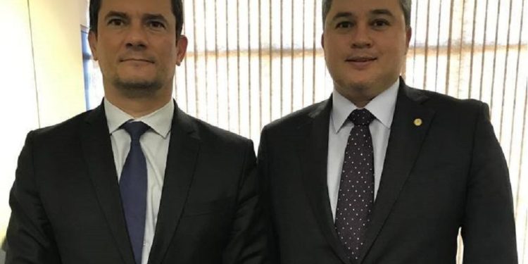 Metrópoles avalia que Efraim Filho pode ser “pedra no caminho” para Moro “brilhar” no Senado
