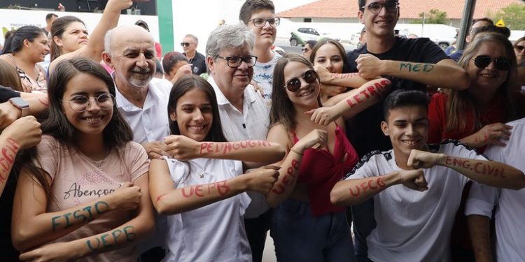 Governador entrega travessias urbanas, reforma de escola e inspeciona construção de creche no Curimataú paraibano