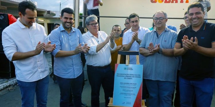 João entrega travessias urbanas, sistema de abastecimento de água e reformas de escolas em Cuité, Sossego e Cubati