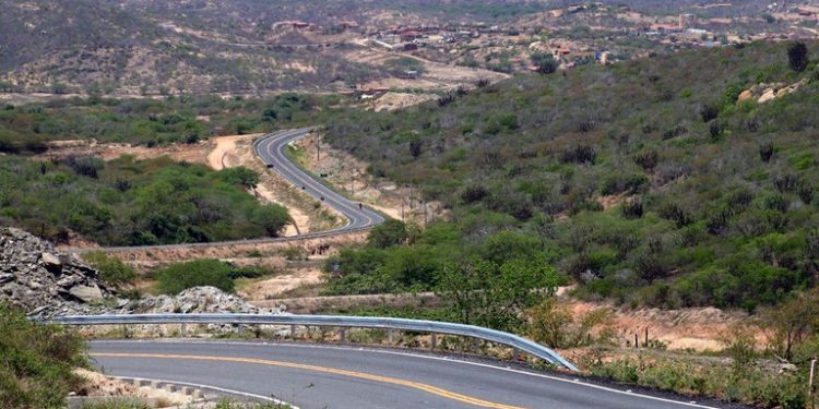 João Azevêdo inaugura a nova PB-151 e travessia urbana em Picuí e Nova Floresta