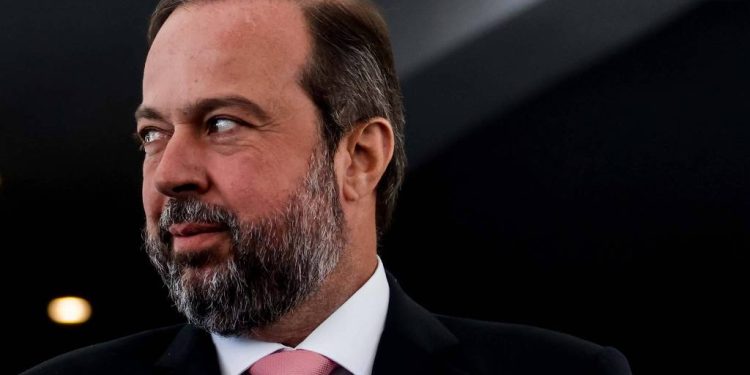 Ministro insiste em levar bolsonaristas para o governo Lula e irrita petistas