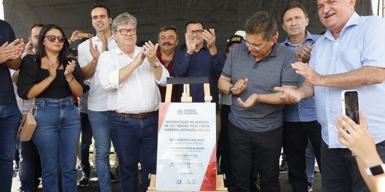 João Azevêdo inaugura a nova PB-151 e travessia urbana em Picuí e Nova Floresta