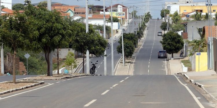 João inaugura travessia urbana e autoriza obras de implantação e pavimentação da PB-176 em Soledade