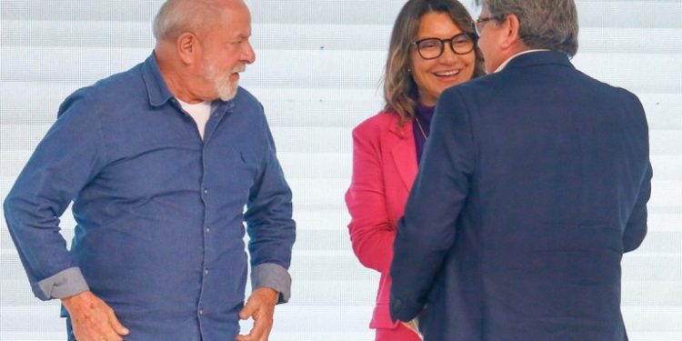 Lula e João participam da inauguração do primeiro parque híbrido de energia renovável do país