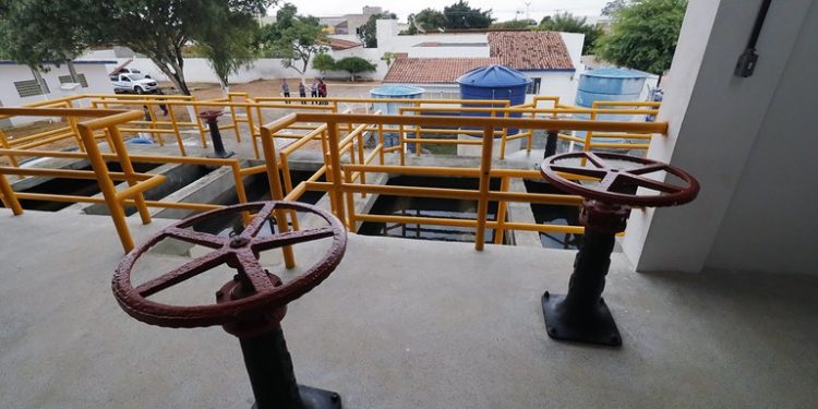 João entrega travessias urbanas, sistema de abastecimento de água e reformas de escolas em Cuité, Sossego e Cubati