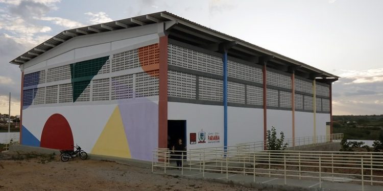 João entrega travessias urbanas, sistema de abastecimento de água e reformas de escolas em Cuité, Sossego e Cubati