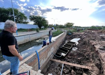 Nabor Wanderley acompanha obras do Canal do Frango e de pavimentação no bairro dos Estados