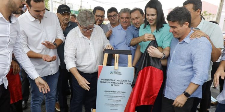 João entrega travessias urbanas, sistema de abastecimento de água e reformas de escolas em Cuité, Sossego e Cubati