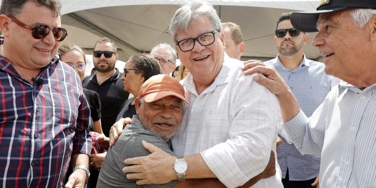 João inaugura travessia urbana e autoriza obras de implantação e pavimentação da PB-176 em Soledade