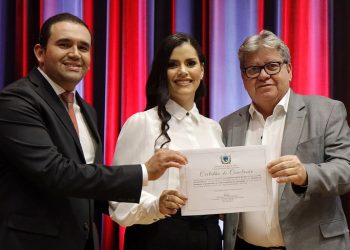 João Azevêdo prestigia formatura de novos profissionais da Escola de Saúde Pública