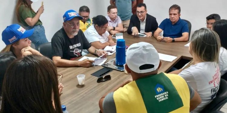 Nabor recebe sindicato e representações da enfermagem e apresenta contraproposta para Projeto de Lei