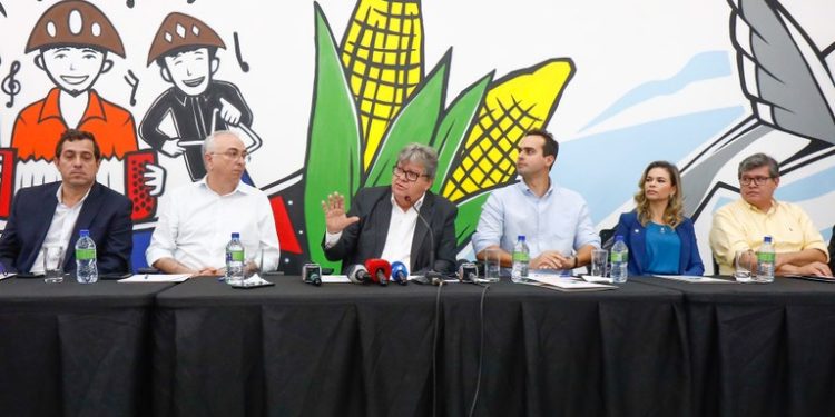 Governador detalha voos da Azul e destaca conquista coletiva da população de CG
