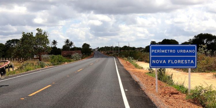 João Azevêdo inaugura a nova PB-151 e travessia urbana em Picuí e Nova Floresta