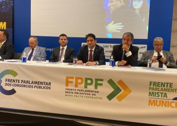 Murilo Galdino participa de reunião de lançamento das Frentes Parlamentares e  Conselho Político da CNM