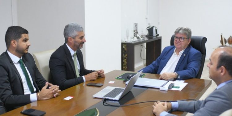 João recebe dirigente de empresa responsável pelo Parque Eólico, que será inaugurado no dia 22 com a presença de Lula