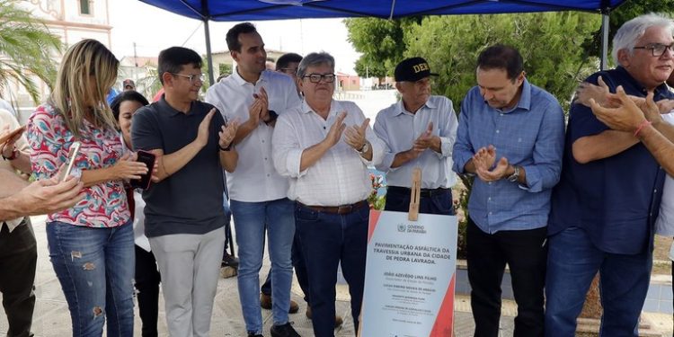 Governador entrega travessias urbanas, reforma de escola e inspeciona construção de creche no Curimataú paraibano