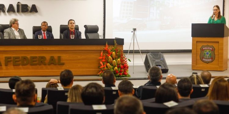 João prestigia posse da nova superintendente regional da Polícia Federal