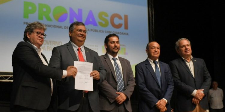 Com investimentos de R$ 20 milhões, João e Flávio Dino lançam ações do Pronasci II na Paraíba
