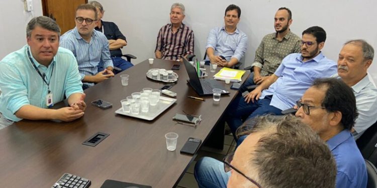Prefeitura de Campina Grande apresenta projeto de requalificação da Avenida Plínio Lemos a representantes da Chesf