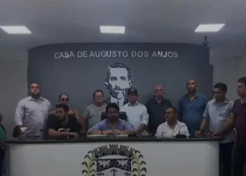 Vereadores de Sapé realizam eleição ilegal e arrombam sede da Câmara Municipal