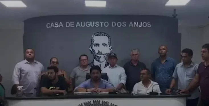Vereadores de Sapé realizam eleição ilegal e arrombam sede da Câmara Municipal