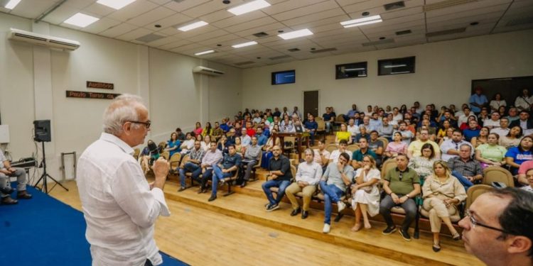 Cícero Lucena reúne equipe de governo para balanço de ações e apresentação de dois grandes programas da gestão