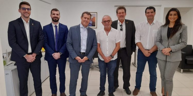 Prefeito da Capital recebe embaixador da Suíça no Brasil e discute sobre desenvolvimento sustentável e tecnologia