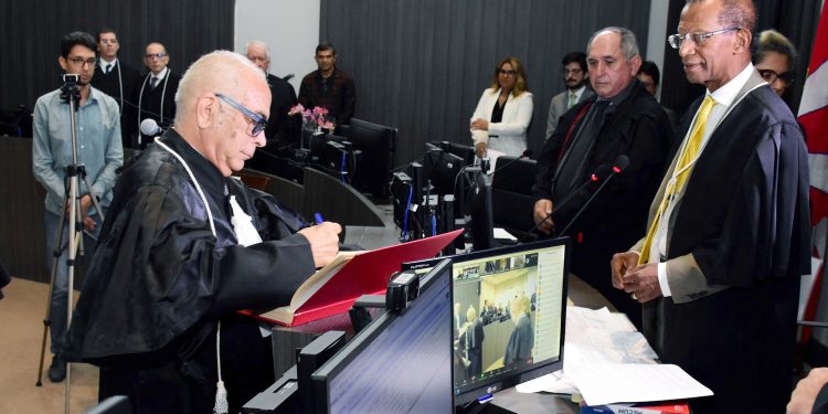 João Batista Barbosa toma posse como novo desembargador do TJPB