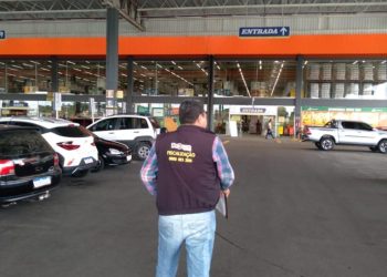 CONTRA A LEI: Procon autua supermercados de JP por cobrança de sacolas