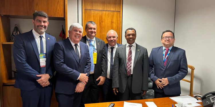 Famup se reúne com líder da bancada e define quatro prioridades para reunião com senadores e deputados