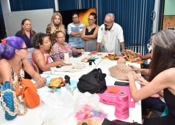 Primeira-dama do Estado participa de abertura de oficina com Ronaldo Fraga e destaca importância da capacitação para os artesãos