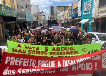 Mesmo após decisão judicial, professores de Campina Grande decidem manter greve