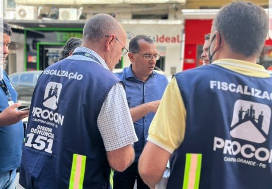 Supermercados de Campina Grande são autuados pelo Procon Municipal por cobrança de sacolas sustentáveis